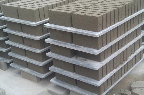 <a href=http://www.hnshangbojy.com/zjtb/ target=_blank class=infotextkey>PVC磚機(jī)托板</a>廠家